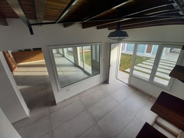 Neuquen. Alquiler (VENTA-PERMUTA) Casa Nivel Gerencial Barrio Santa Genoveva