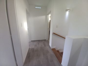 Neuquen. Alquiler (VENTA-PERMUTA) Casa Nivel Gerencial Barrio Santa Genoveva