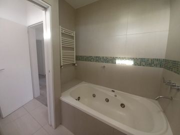 Neuquen. Alquiler (VENTA-PERMUTA) Casa Nivel Gerencial Barrio Santa Genoveva