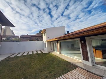 Neuquen. Alquiler (VENTA-PERMUTA) Casa Nivel Gerencial Barrio Santa Genoveva