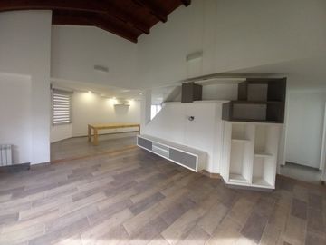 Neuquen. Alquiler (VENTA-PERMUTA) Casa Nivel Gerencial Barrio Santa Genoveva