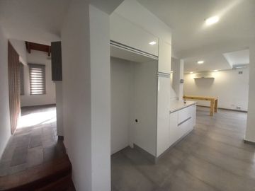 Neuquen. Alquiler (VENTA-PERMUTA) Casa Nivel Gerencial Barrio Santa Genoveva