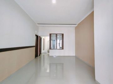 Rumah Dalam Cluster di Sonosewu Dekat IKIP PGRI Pusat Kota