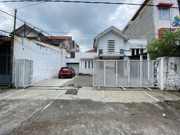 Sewa rumah daerah tenggilis, cocok untuk segala usaha baik usaha dagang, kantoran atau cafe, lokasi strategis