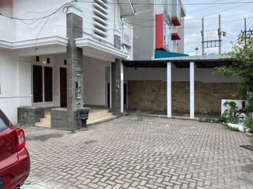 Sewa rumah daerah tenggilis, cocok untuk segala usaha baik usaha dagang, kantoran atau cafe, lokasi strategis