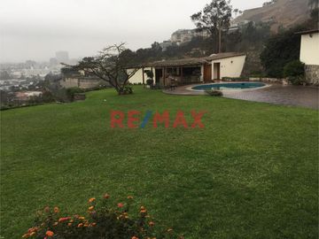 Ocasion! En Venta! Casa Con Amplio Jardin Y Piscina En Zona Exclusiva Las Casuarinas Surco.
