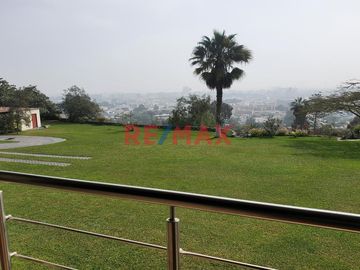 Ocasion! En Venta! Casa Con Amplio Jardin Y Piscina En Zona Exclusiva Las Casuarinas Surco.