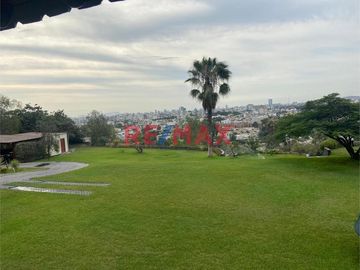 Ocasion! En Venta! Casa Con Amplio Jardin Y Piscina En Zona Exclusiva Las Casuarinas Surco.