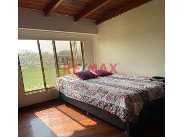 Ocasion! En Venta! Casa Con Amplio Jardin Y Piscina En Zona Exclusiva Las Casuarinas Surco.