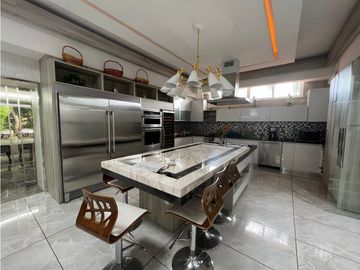 Venta de Casa con Piscina  en Altos del Golf