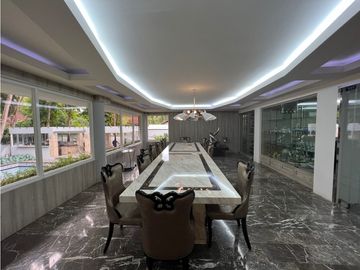 Venta de Casa con Piscina  en Altos del Golf