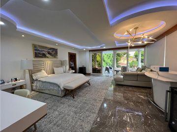 Venta de Casa con Piscina  en Altos del Golf