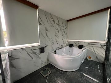 Venta de Casa con Piscina  en Altos del Golf