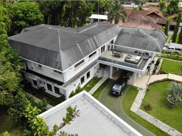 Venta de Casa con Piscina  en Altos del Golf