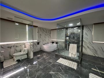 Venta de Casa con Piscina  en Altos del Golf