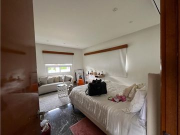 Venta de Casa con Piscina  en Altos del Golf