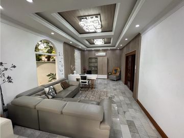 Venta de Casa con Piscina  en Altos del Golf