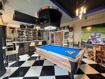 Venta de Casa con Piscina  en Altos del Golf