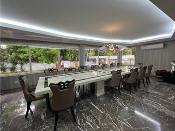 Venta de Casa con Piscina  en Altos del Golf