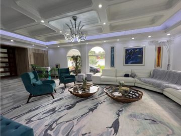 Venta de Casa con Piscina  en Altos del Golf
