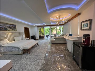 Venta de Casa con Piscina  en Altos del Golf