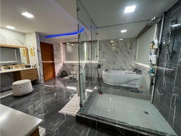 Venta de Casa con Piscina  en Altos del Golf