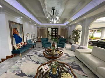 Venta de Casa con Piscina  en Altos del Golf