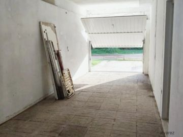 Casa en venta de 5 ambientes con cochera en Ituzaingó Sur