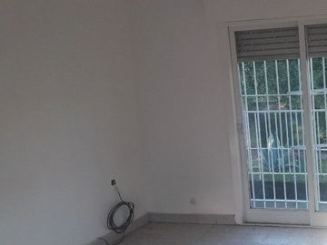 Casa en venta de 5 ambientes con cochera en Ituzaingó Sur