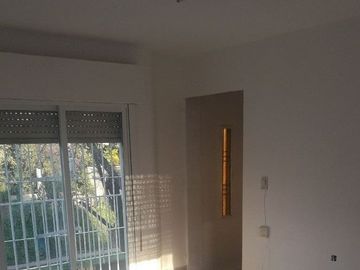 Casa en venta de 5 ambientes con cochera en Ituzaingó Sur