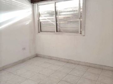 Casa en venta de 5 ambientes con cochera en Ituzaingó Sur
