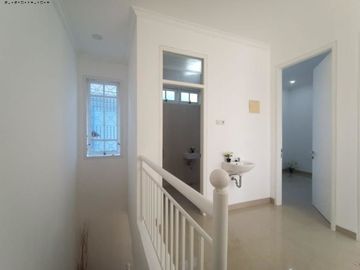 Rumah Taman Mutiara STRATEGIS, CLUSTER DEPAN, SEMI FURNISH
