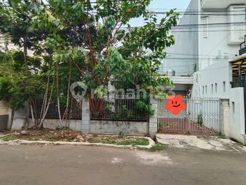 Jual Murah ,,,, Rumah Tua Hitung Tanah,,Bebas Banjir,, Deket Mall di Kelapa Gading