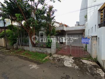 Jual Murah ,,,, Rumah Tua Hitung Tanah,,Bebas Banjir,, Deket Mall di Kelapa Gading