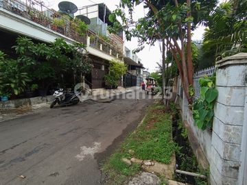 Jual Murah ,,,, Rumah Tua Hitung Tanah,,Bebas Banjir,, Deket Mall di Kelapa Gading