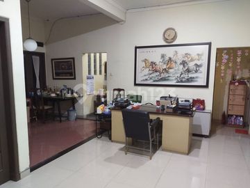 Rumah Modern Minimalis Di Cluster Elit Manahan Solo