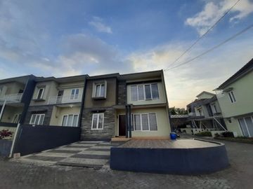 Ready Stok Posisi Hook Rumah Malang Batu Udara Dingin dan Sejuk