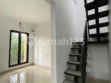 Brand New Rumah Siap Huni di Lebak Bulus Dekat Ke Mrt
