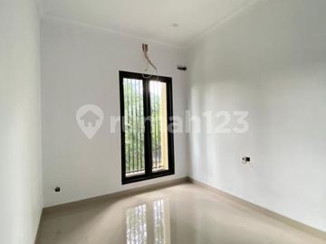 Brand New Rumah Siap Huni di Lebak Bulus Dekat Ke Mrt