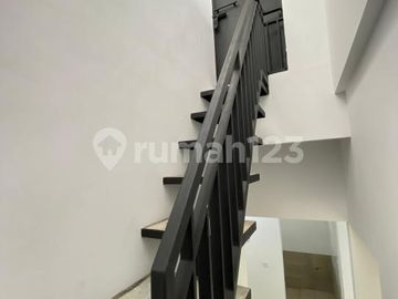 Brand New Rumah Siap Huni di Lebak Bulus Dekat Ke Mrt