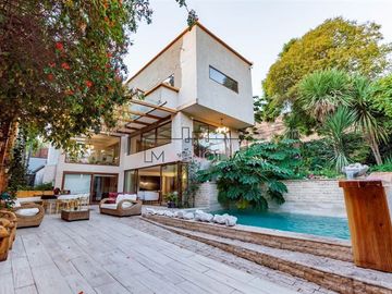 Casa en venta de 5 dorm. en Las Condes