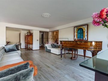 Casa en venta de 5 dorm. en Las Condes