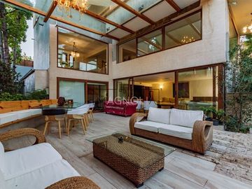 Casa en venta de 5 dorm. en Las Condes