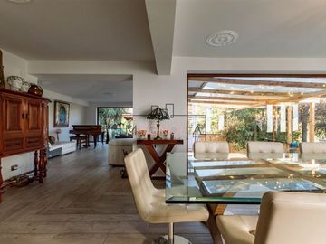 Casa en venta de 5 dorm. en Las Condes