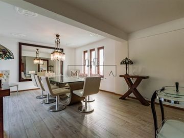 Casa en venta de 5 dorm. en Las Condes