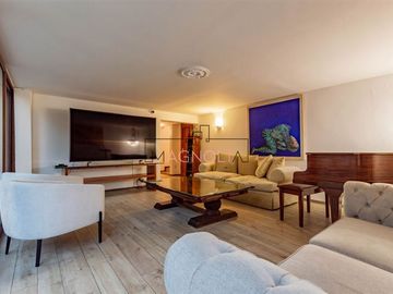 Casa en venta de 5 dorm. en Las Condes