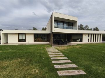 Casa en venta de 7 dorm. en Lampa