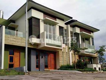 Rumah Cantik Bangunan Bagus Siap Huni Di Baturan Colomadu Solo Barat