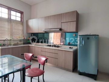 Rumah Cantik Bangunan Bagus Siap Huni Di Baturan Colomadu Solo Barat