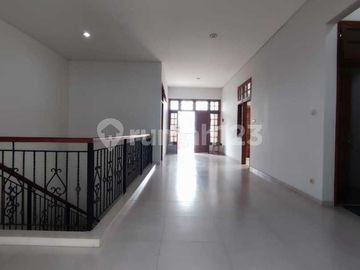Rumah Cantik Bangunan Bagus Siap Huni Di Baturan Colomadu Solo Barat